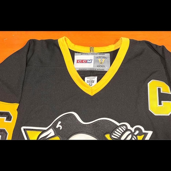 Vintage Hockey, Mario Lemieux Pittsburgh Penguins Captain jersey - Picture 3 of 4